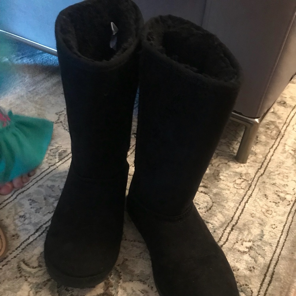 Black faux ugg boots